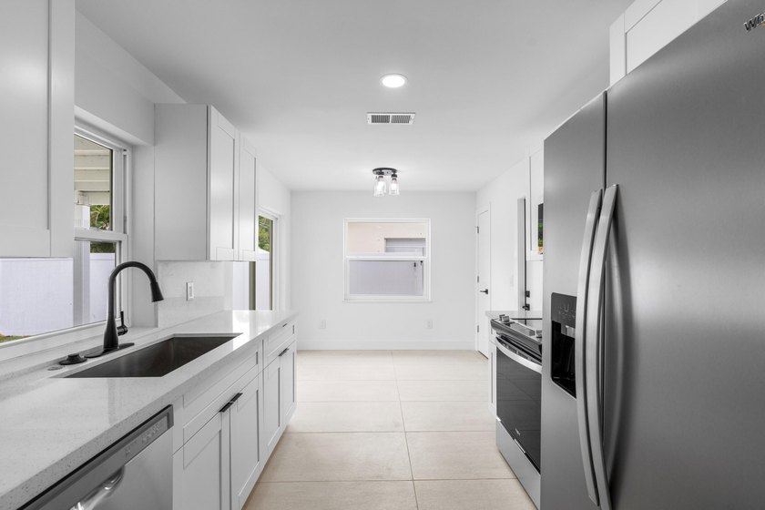 ABSOLUTELY GORGEOUS SINGLE FAMILY HOME | PRIME BOCA RATON - photo 7
