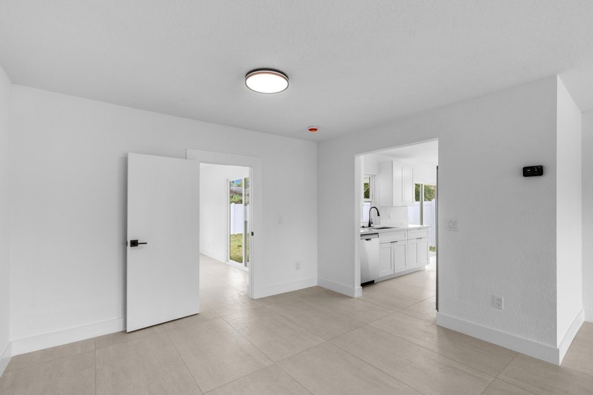 ABSOLUTELY GORGEOUS SINGLE FAMILY HOME | PRIME BOCA RATON - photo 10