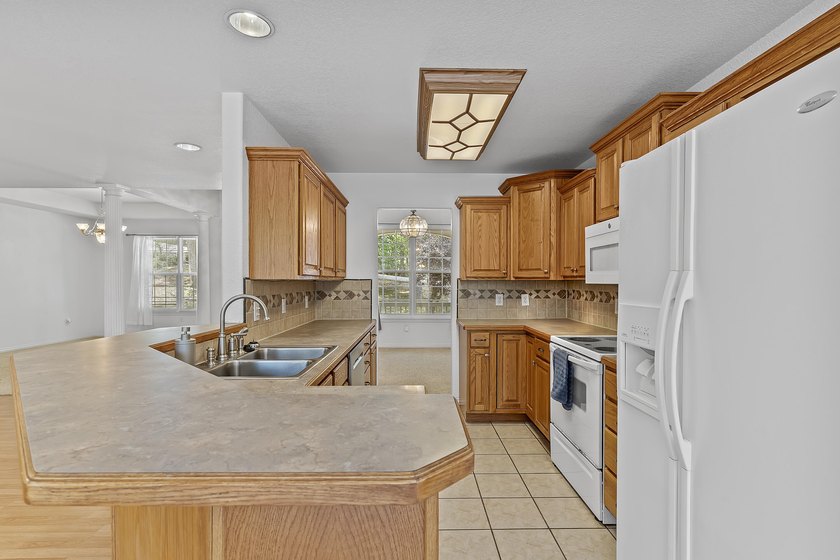 Enjoy lake life in this beautiful 4-bedroom, 3 bath home with a - photo 14