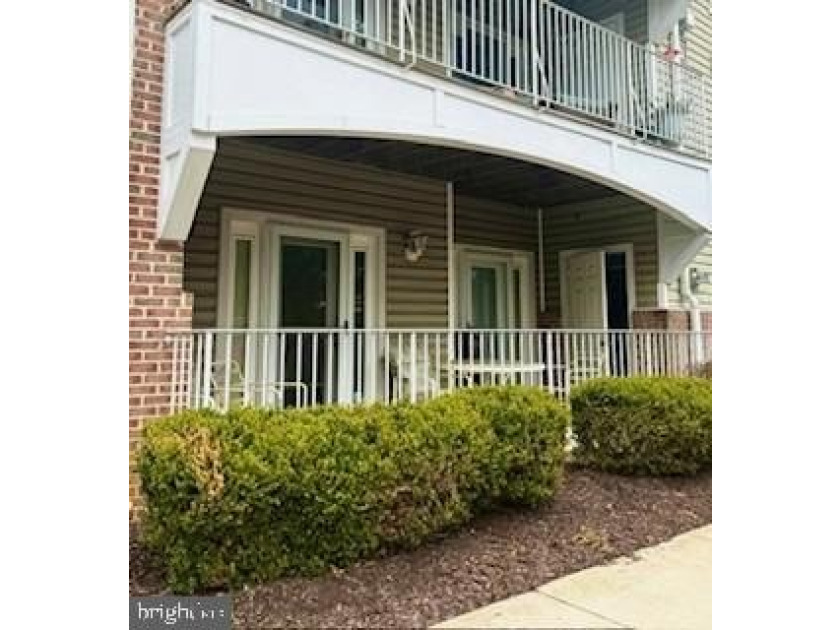 Welcome to effortless living in one of Annapolis' most - photo 2
