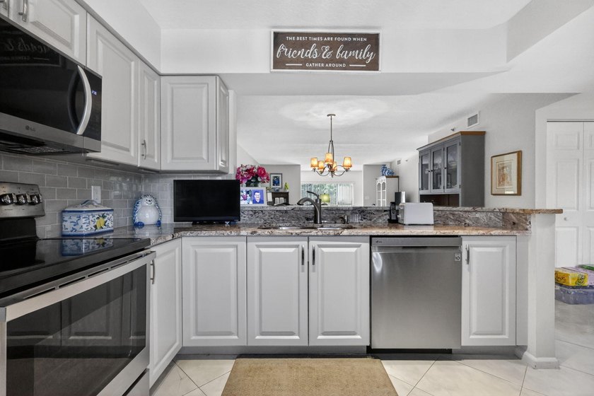 Welcome to Coral Lakes, where resort-style living and - photo 7