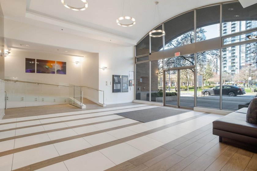 Welcome to Park Plaza in Yaletown! Located directly on Emery - photo 2