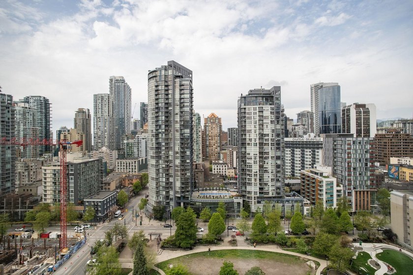 Welcome to Park Plaza in Yaletown! Located directly on Emery - photo 8