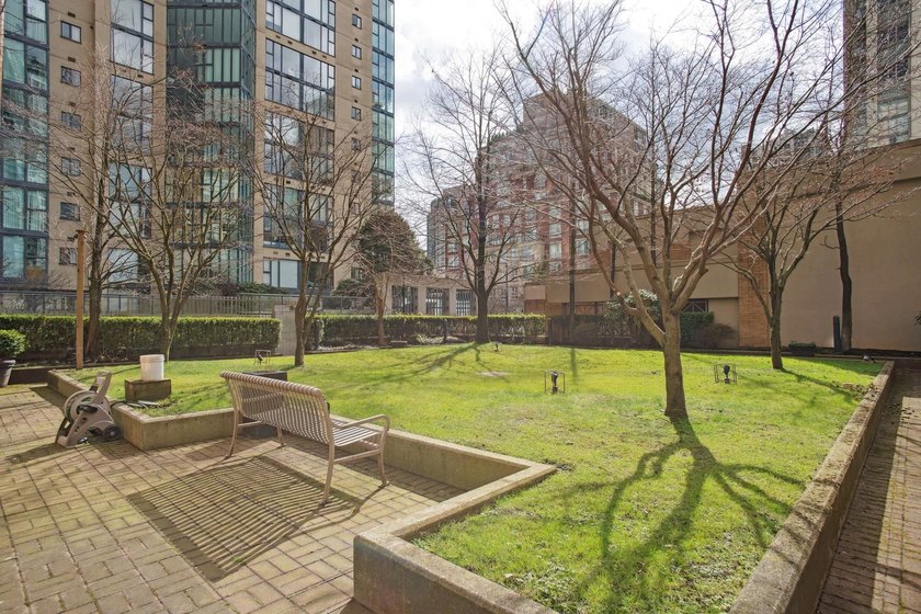 Welcome to Park Plaza in Yaletown! Located directly on Emery - photo 10
