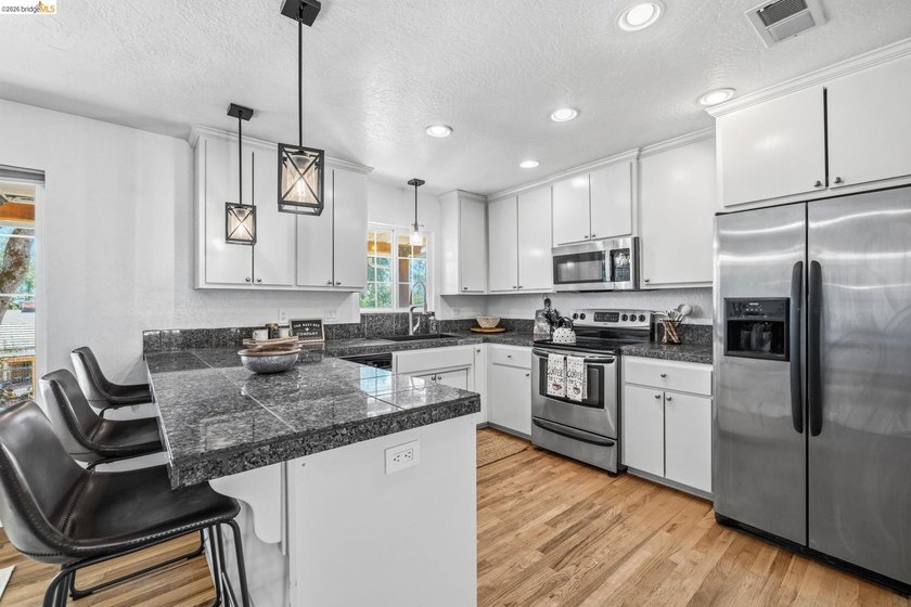 CHARMING SINGLE-LEVEL RANCH HOME ON OVER AN ACRE! Welcome to - photo 7