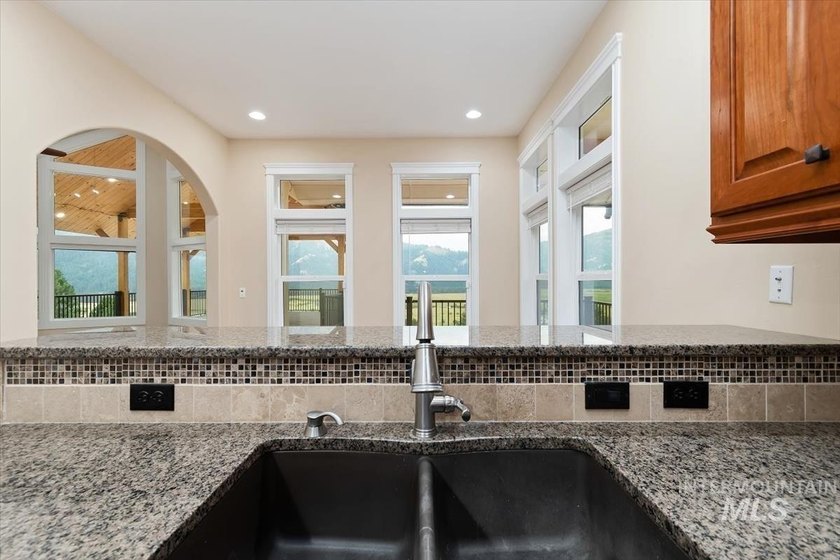 Fantastic Views! This beautiful home offers 3 bedrooms, 3 - photo 16