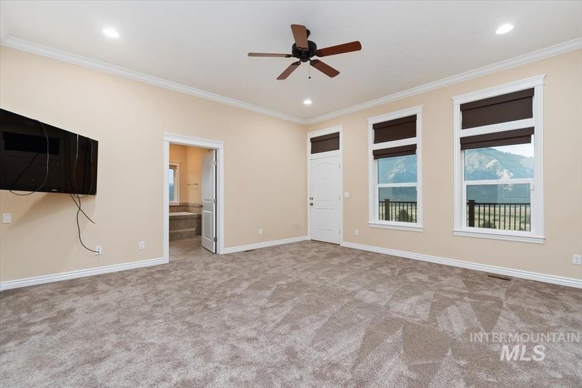 Fantastic Views! This beautiful home offers 3 bedrooms, 3 - photo 18