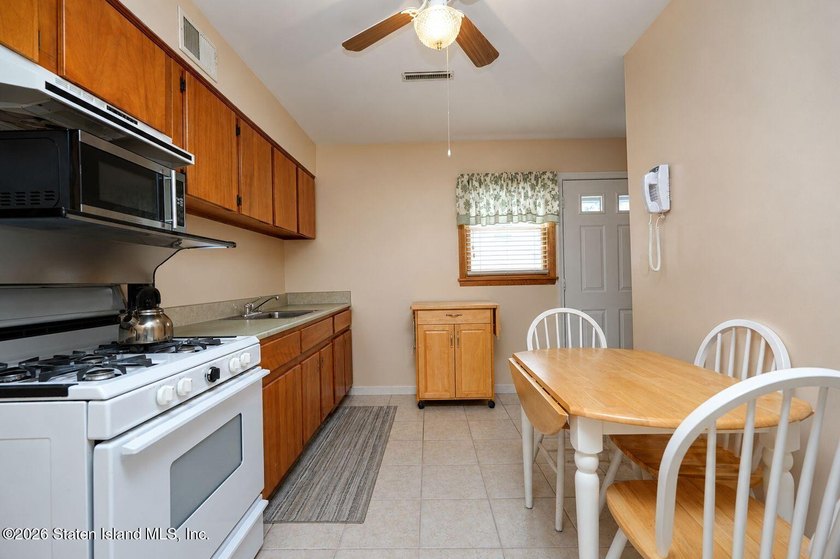 THIS TWO FAMILY HI-RANCH OFFERS A 3 BEDROOM MASTER PLUS A ONE - photo 20