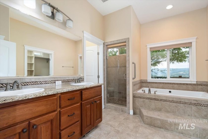 Fantastic Views! This beautiful home offers 3 bedrooms, 3 - photo 22