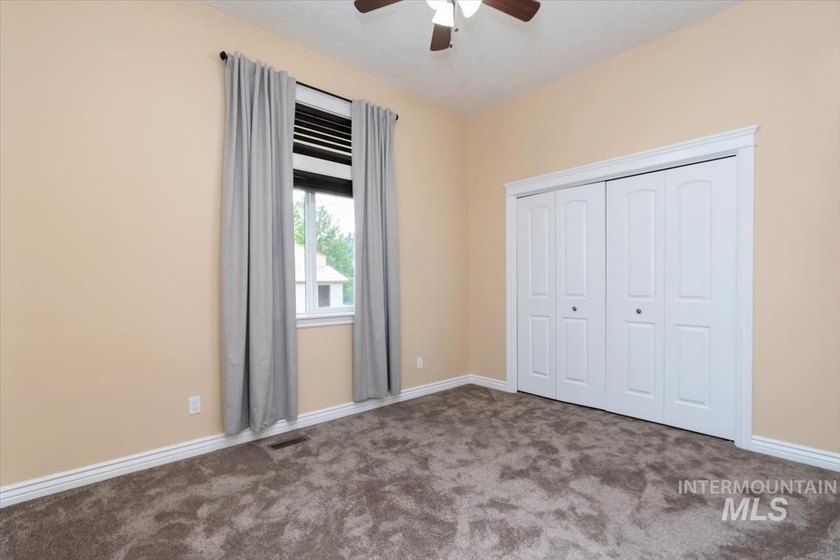 Fantastic Views! This beautiful home offers 3 bedrooms, 3 - photo 23