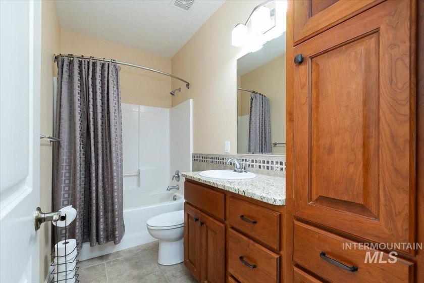 Fantastic Views! This beautiful home offers 3 bedrooms, 3 - photo 27
