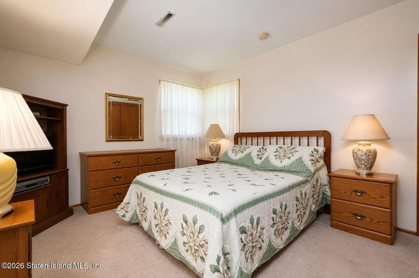 THIS TWO FAMILY HI-RANCH OFFERS A 3 BEDROOM MASTER PLUS A ONE - photo 27