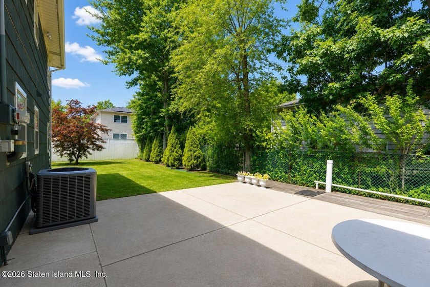 THIS TWO FAMILY HI-RANCH OFFERS A 3 BEDROOM MASTER PLUS A ONE - photo 33