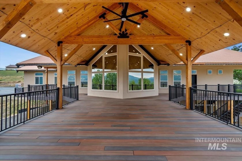 Fantastic Views! This beautiful home offers 3 bedrooms, 3 - photo 39