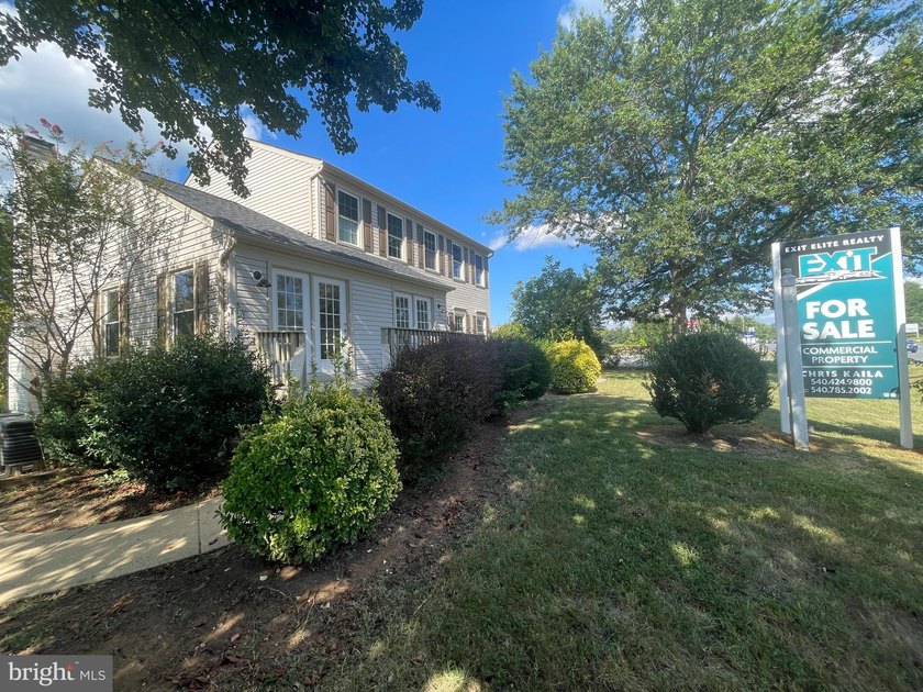 Rare opportunity to own a business location with location and - photo 4
