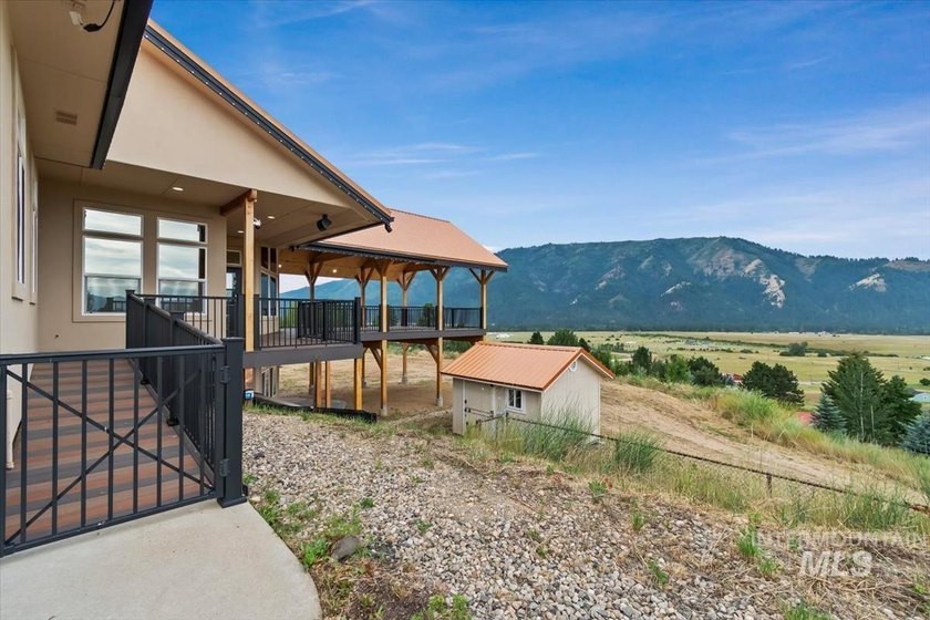 Fantastic Views! This beautiful home offers 3 bedrooms, 3 - photo 45
