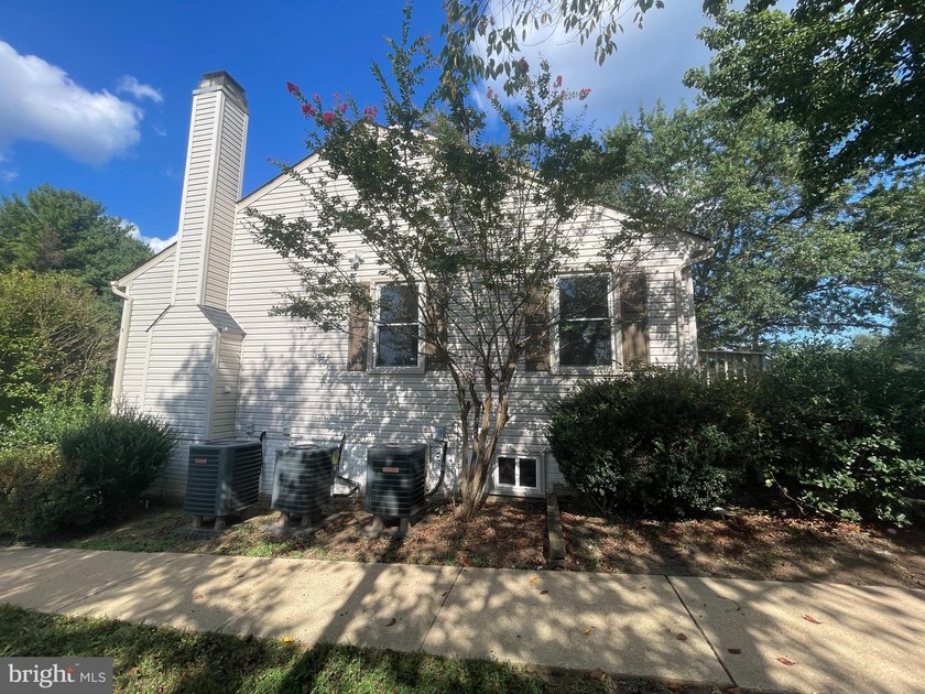 Rare opportunity to own a business location with location and - photo 5