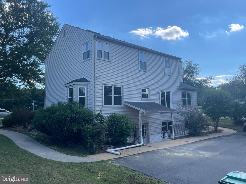 Rare opportunity to own a business location with location and - photo 8