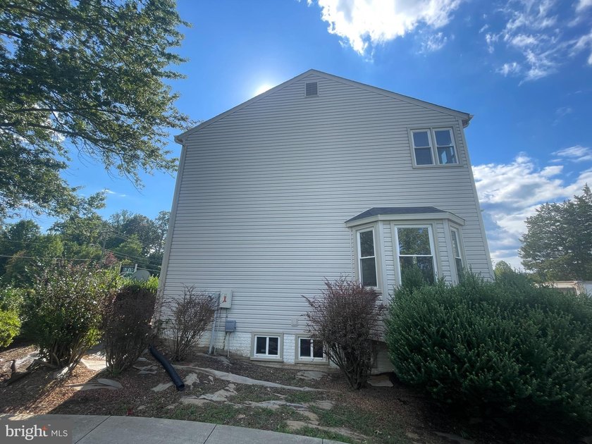 Rare opportunity to own a business location with location and - photo 10