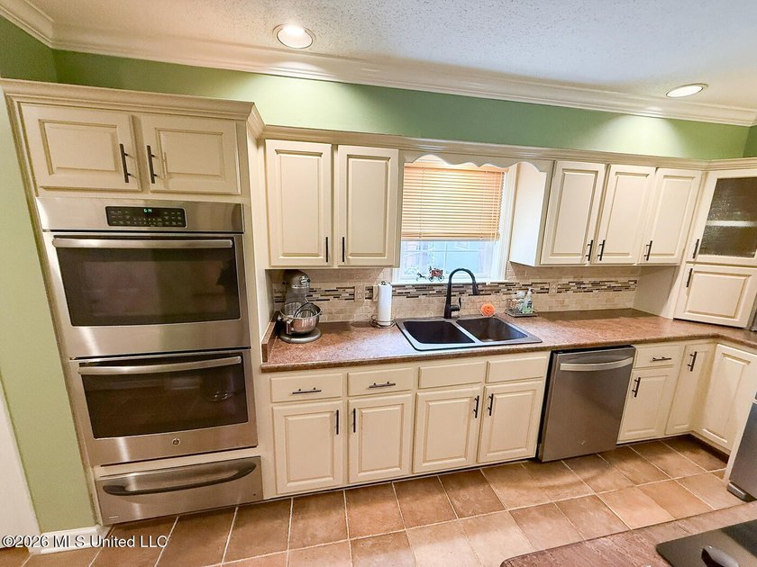 Honey, grab the fishing poles! This is the country retreat - photo 18