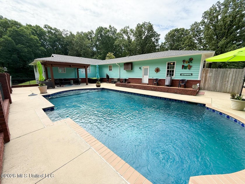 Honey, grab the fishing poles! This is the country retreat - photo 38