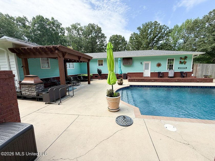 Honey, grab the fishing poles! This is the country retreat - photo 41