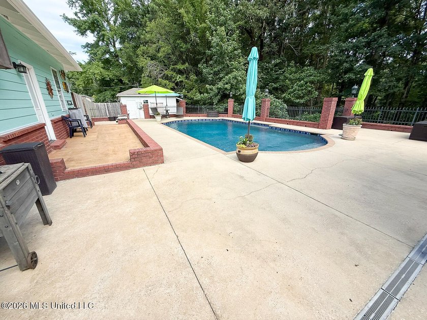 Honey, grab the fishing poles! This is the country retreat - photo 43