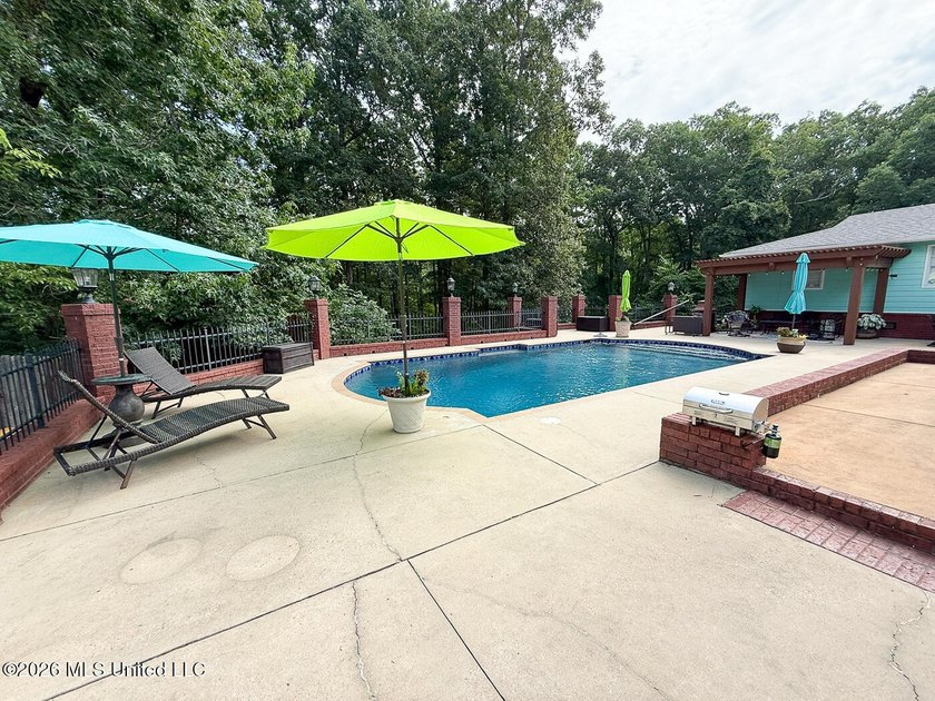 Honey, grab the fishing poles! This is the country retreat - photo 45