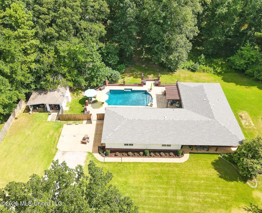 Honey, grab the fishing poles! This is the country retreat - photo 46