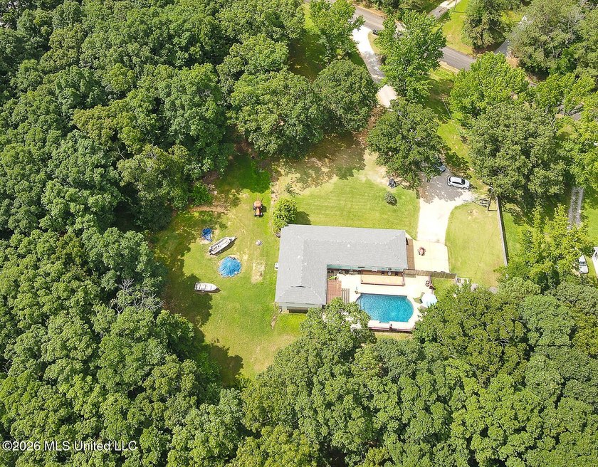 Honey, grab the fishing poles! This is the country retreat - photo 47