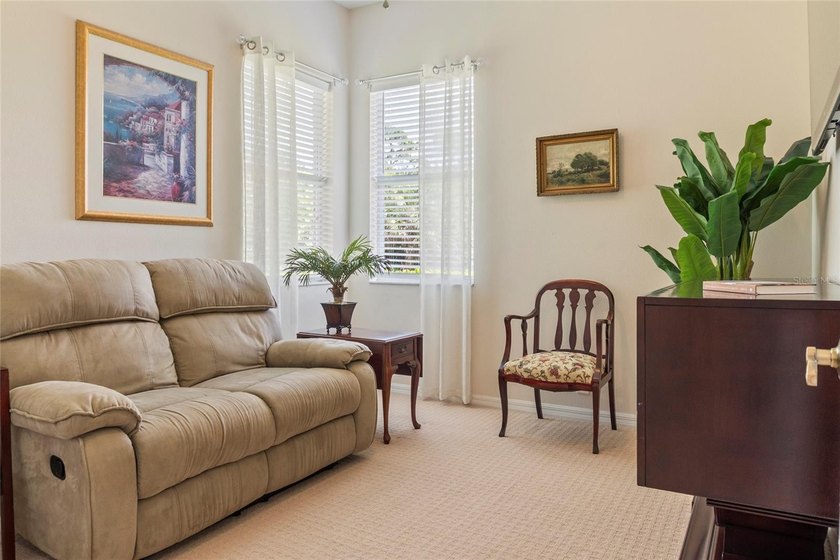 Under contract-accepting backup offers. Welcome to this - photo 29