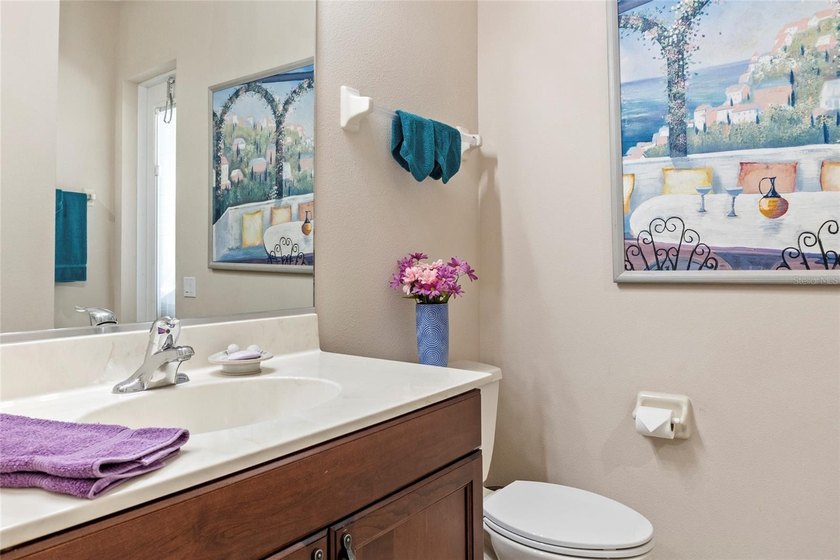 Under contract-accepting backup offers. Welcome to this - photo 30