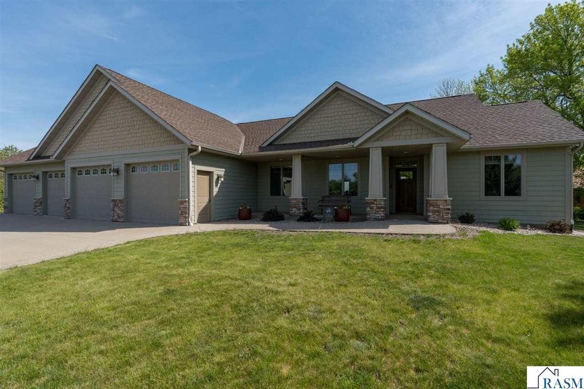 You'll marvel at this stunning 4-bedroom, 3-bathroom home - photo 4