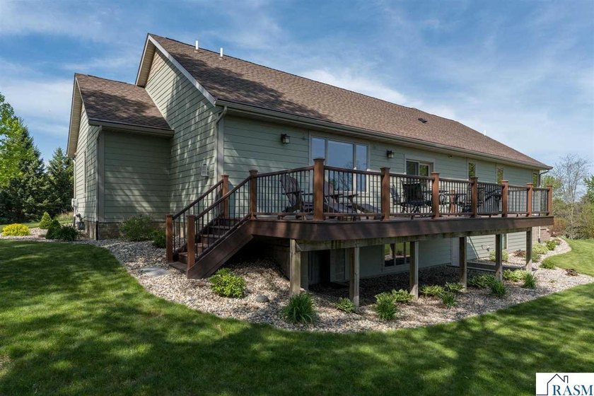 You'll marvel at this stunning 4-bedroom, 3-bathroom home - photo 9