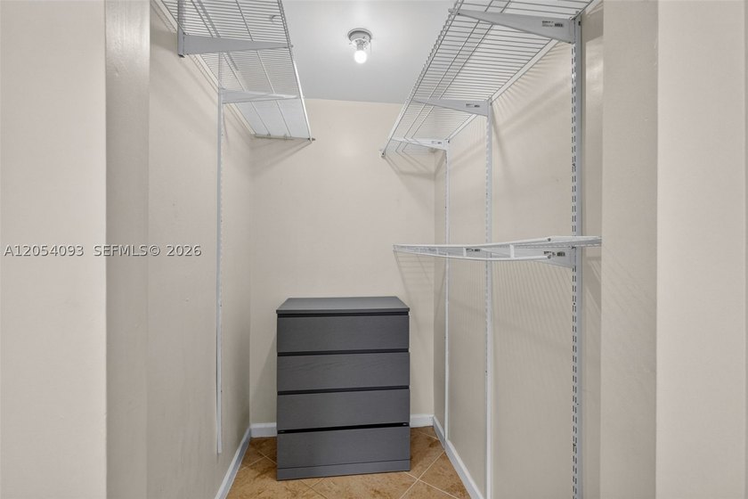 Move-in ready 2-bedroom, 2-bath condo in the heart of Miami! - photo 11