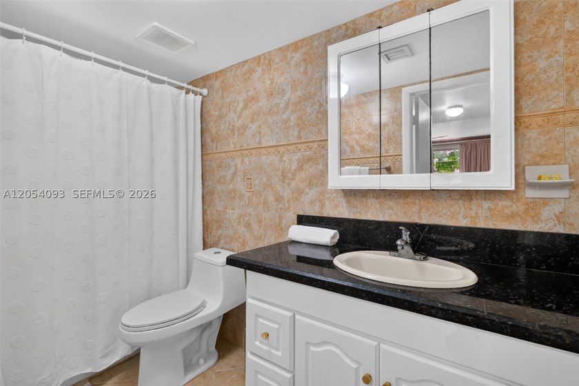 Move-in ready 2-bedroom, 2-bath condo in the heart of Miami! - photo 18