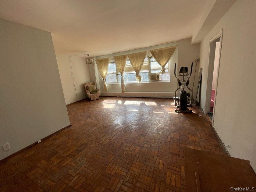 This cooperative unit apartment offers breathtaking views of the - photo 2
