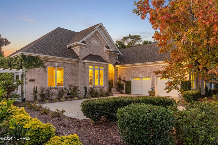 Welcome Home to this beautiful, 3 bedroom, 3 bath home located - photo 2