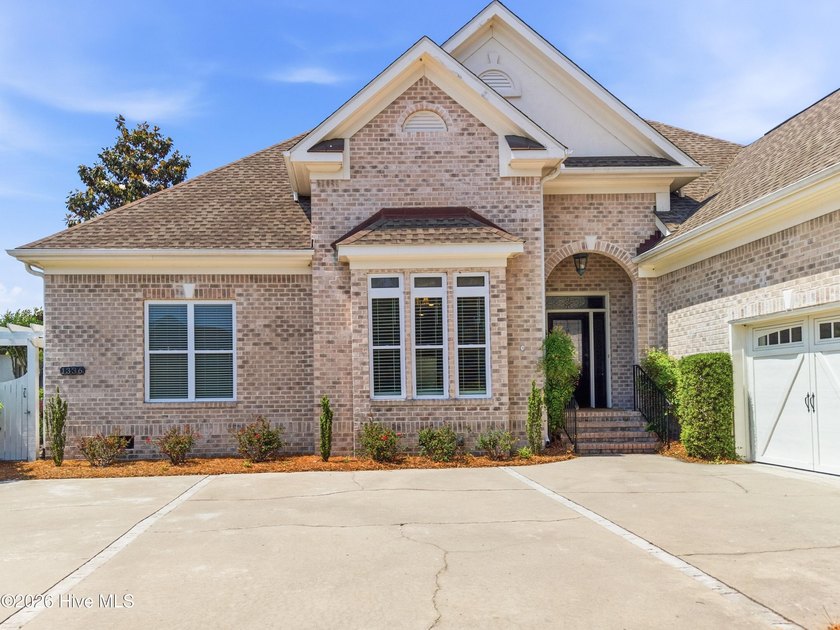 Welcome Home to this beautiful, 3 bedroom, 3 bath home located - photo 5