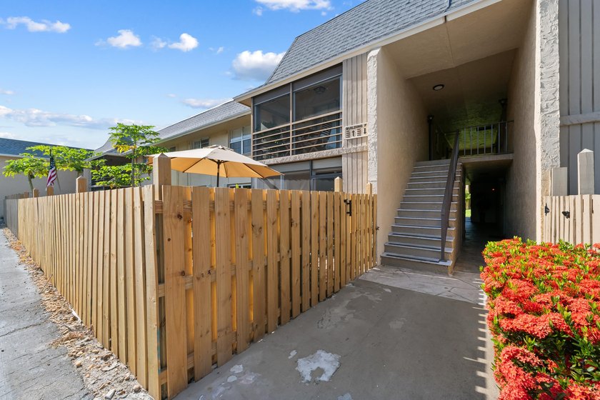 Welcome to this beautifully maintained 2-bedroom, 2-bath condo - photo 4