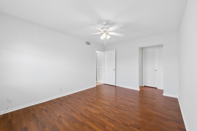 Welcome to this beautifully maintained 2-bedroom, 2-bath condo - photo 7
