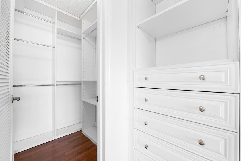 Welcome to this beautifully maintained 2-bedroom, 2-bath condo - photo 9