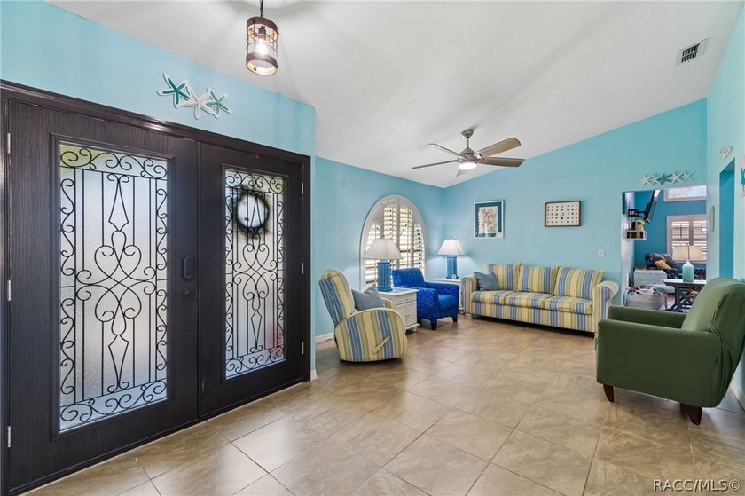 Welcome to this beautifully updated 4-bedroom, 2-bath pool home - photo 11