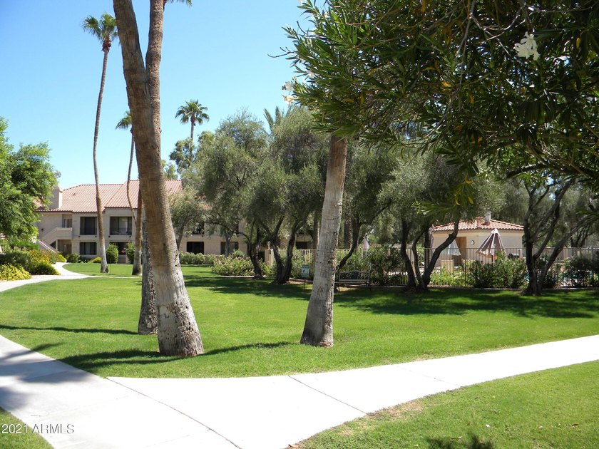 Exceptional 5-star newly remodeled top to bottom. 2 beds, 2 - photo 16
