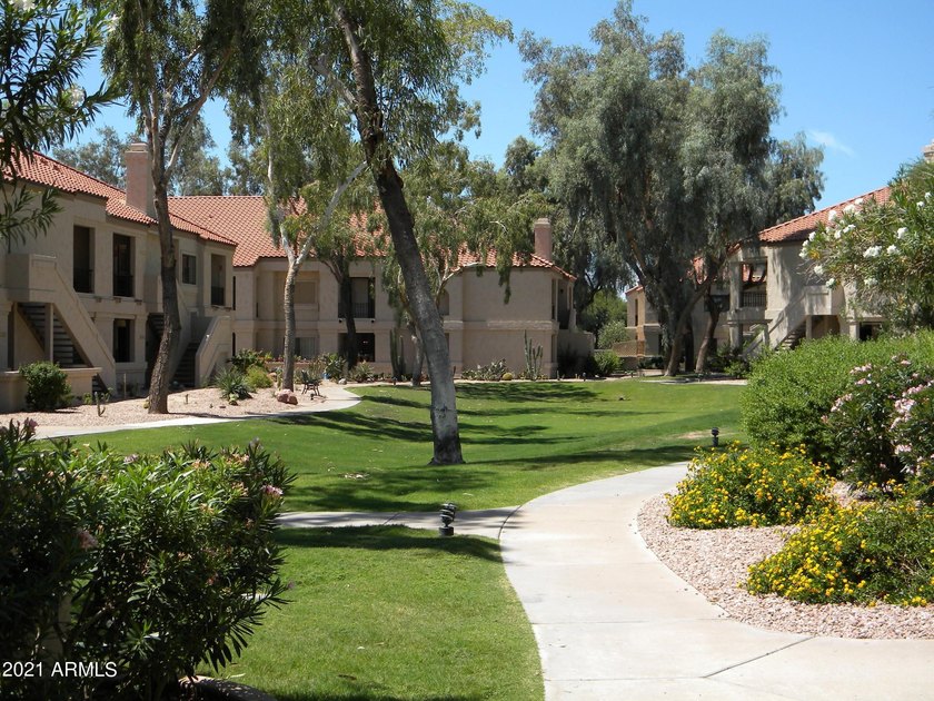Exceptional 5-star newly remodeled top to bottom. 2 beds, 2 - photo 18