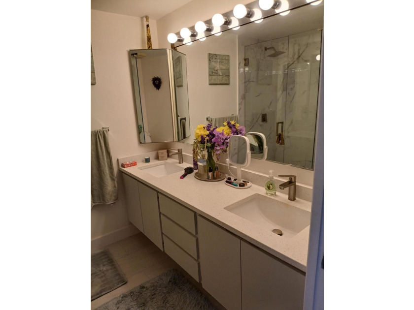 Centrally located large townhome with tile on 1st floor, wood on - photo 18