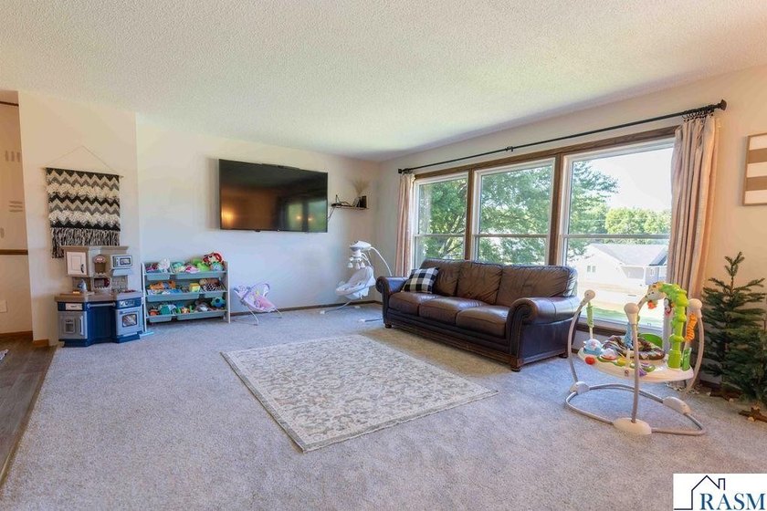 Spacious Split-Level Home on Over Half an Acre in Elysian! - photo 5