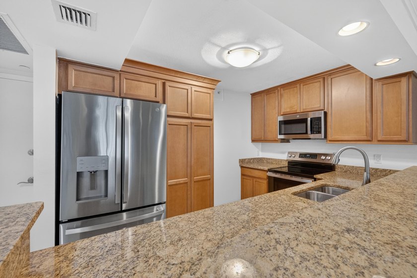 Gorgeous DIRECT OCEAN VIEW from your 1 bedroom/1.5 bath - photo 7