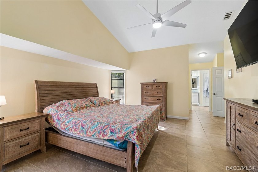 Welcome to this beautifully updated 4-bedroom, 2-bath pool home - photo 41