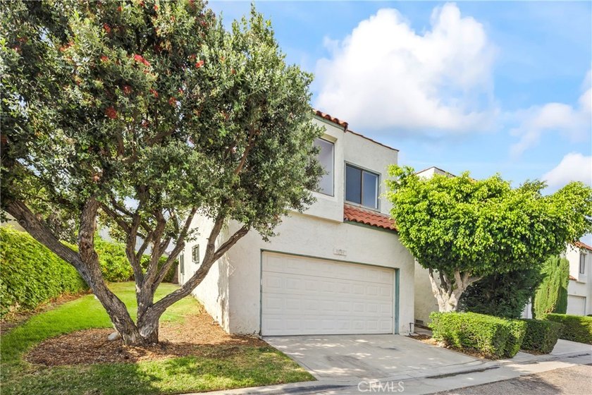 Welcome to this beautifully maintained, 1,515-square-foot - photo 2